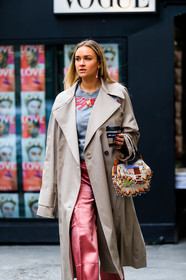 beige coat, embroidered bag, fendi, fringes, graphic bag, grey t shirt, leather bag, multicolor bag, pearls, pink pants, printed bag, sequined bag, trousers, xenia adonts, MILAN, MFW, fashion week, frenchystyle, FW, jonathan paciullo, street style, AUTUMN WINTER 2019-2020, AW 19-20, FALL WINTER 2019-2020, FW 19-20, vertical, atmosphere details, detail