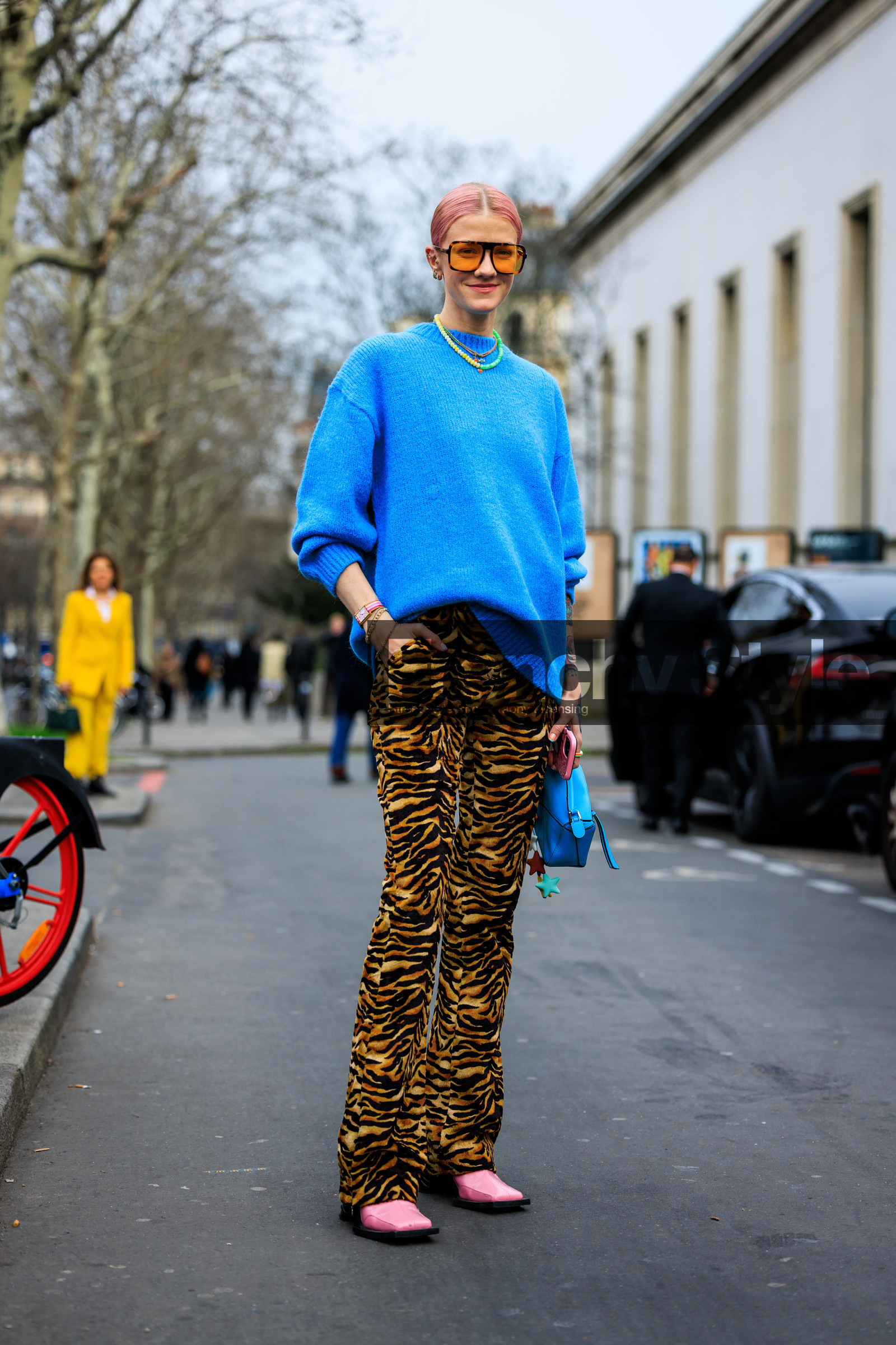 pink hair, dyed hair, blue jumper, knitwear, yellow sunglasses, 7Os sunglasses, tiger print pants, animal print trousers, loewe bag, blue bag, mini bag, necklaces, multiple bracelets, pink boots, marianne theodorsen, fashion week, frenchystyle, FW, jonathan paciullo, street style, AUTUMN WINTER 2022-2023, FALL WINTER 2022_2023, FW 22-23, PFW, PARIS, vertical, full length