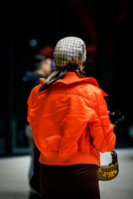 back details, gucci scarf, logo scarf, orange bomber jacket, sparkling mini bag, golden bag, fashion week, frenchystyle, FW, jonathan paciullo, street style, AUTUMN WINTER 2022-2023, FALL WINTER 2022_2023, FW 22-23, PFW, PARIS, vertical, detail