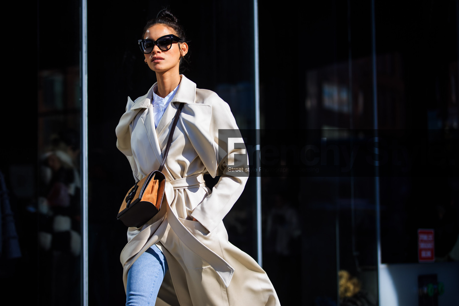 atmosphere details, AUTUMN WINTER 2016-2017, AW 16-17, beige coat, blue denim, brown bag, camel bag, denim pants, detail, fashion week, frenchystyle, FW, FW 16-17, high heels, horizontal, jeans, jonathan paciullo, leather bag, NEW YORK, NYFW, purple boots, skinny jeans, street style, suede bag, sunglasses, trench coat, trousers, velvet, white coat, woman