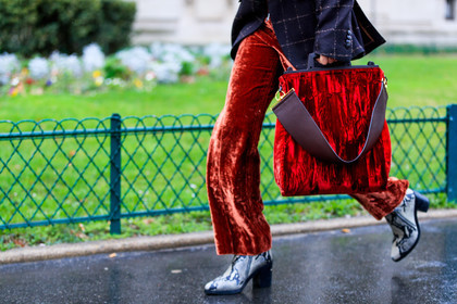 atmosphere details, AUTUMN WINTER 2017-2018, AW 17-18, blazer, detail, FALL WINTER 2017-2018, fashion week, frenchystyle, FW, FW 17-18, grey boots, high heels, horizontal, jonathan paciullo, leather bag, leather shoes, PARIS, PFW, red bag, red pants, snake print, street style, trousers, velvet