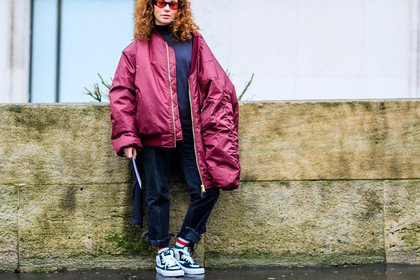 atmosphere details, AUTUMN WINTER 2017-2018, AW 17-18, black and white shoes, black denim, black sneakers, bomber jacket, denim pants, detail, FALL WINTER 2017-2018, fashion week, frenchystyle, FW, FW 17-18, horizontal, jeans, jonathan paciullo, leather shoes, oversize, PARIS, PFW, red jacket, street style, sunglasses, trousers, vêtements