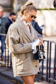 bag, beige bag, beige jacket, black bag, Elena Perminova, jacket, linen bag, long sleeves, mini bag, oversize jacket, rectangle sunglasses, statement shoes, sunglasses, tortoise sunglasses, white dress, fashion week, frenchystyle, FW, jonathan paciullo, street style, PFW, PARIS, SPRING SUMMER 2022, SS 22, vertical, atmosphere details