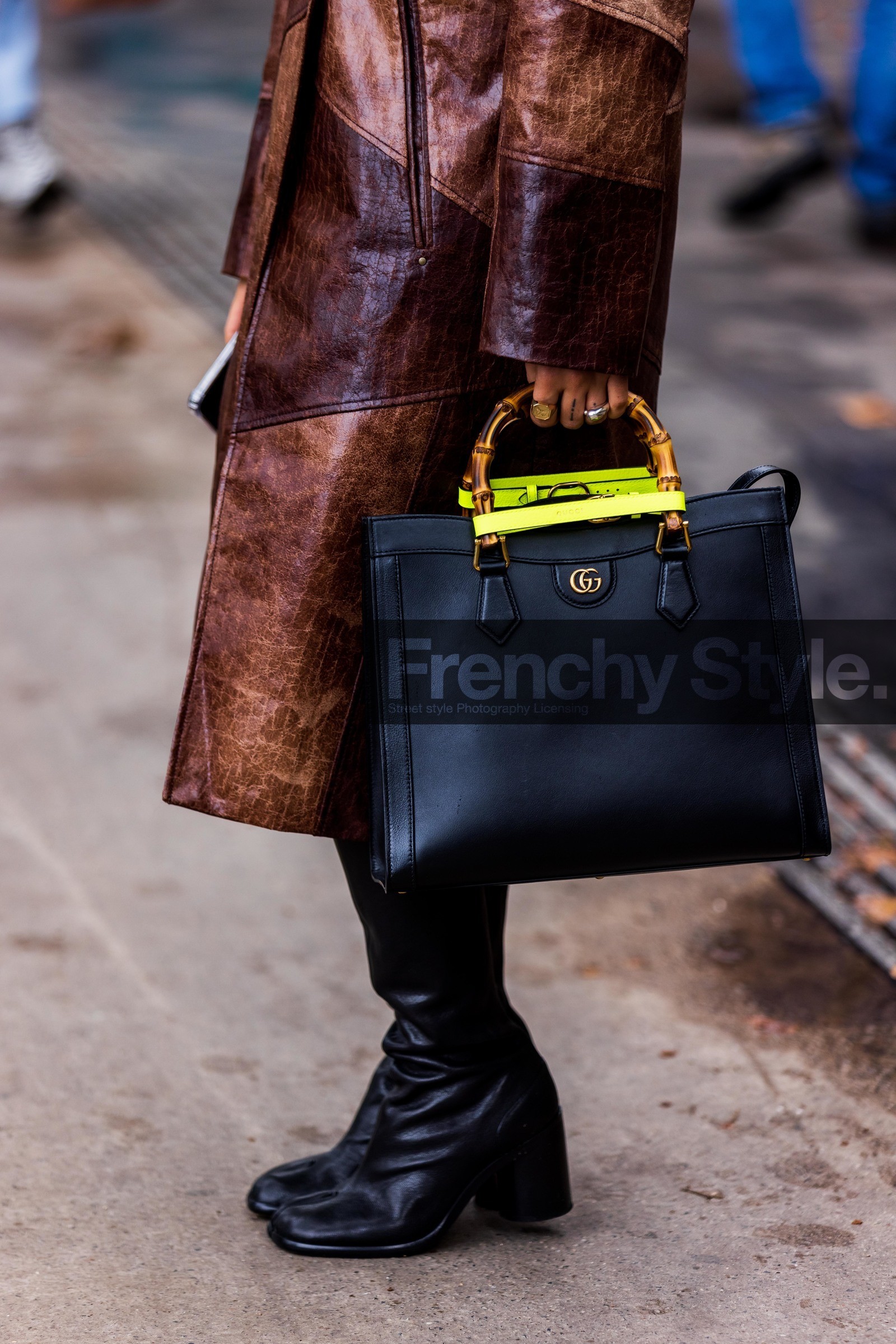bag, black bag, black boots, boots, brown coat, coat, gucci bag, leather bag, leather boots, leather coat, long coat, Maria Bernad, patchwork, street style, jonathan paciullo, FW, frenchystyle, fashion week, PFW, PARIS, SPRING SUMMER 2022, SS 22, vertical, atmosphere details