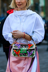 animal print, embroidered bag, fendi, floral, flowers, glitter, graphic bag, leather bag, multicolor bag, pink skirt, printed bag, sequined bag, white jacket, MILAN, MFW, fashion week, frenchystyle, FW, jonathan paciullo, street style, AUTUMN WINTER 2019-2020, AW 19-20, FALL WINTER 2019-2020, FW 19-20, vertical, atmosphere details, detail