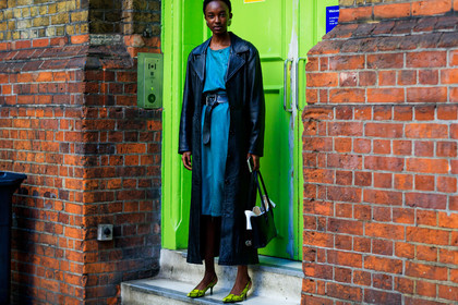 animal print, black bag, black belt, black coat, green dress, high heels, leather bag, leather belt, leather coat, leather dress, leather shoes, model, snake print, yellow shoes, fashion week, frenchystyle, FW, jonathan paciullo, street style, LFW, LONDON, SPRING SUMMER 2019, SS 19, atmosphere details, horizontal, detail