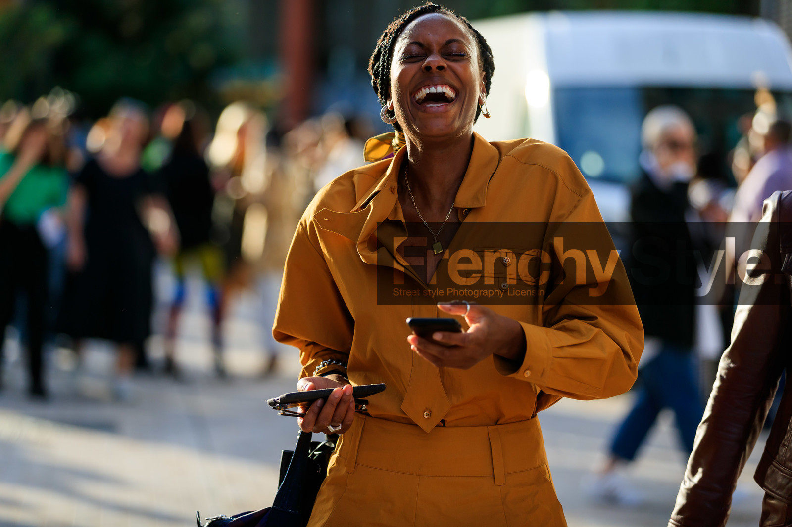 donna wallace, orange shirt, orange skirt, orange total look, fashion week, frenchystyle, FW, jonathan paciullo, street style, atmosphere details, horizontal, detail