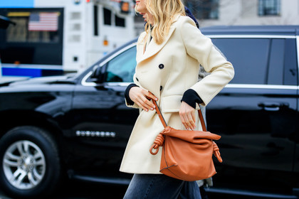 brown bag, leather bag, loewe, trousers, white jacket, street style, jonathan paciullo, FW, frenchystyle, fashion week, NYFW, NEW YORK, AUTUMN WINTER 2018-2019, AW 18-19, FALL WINTER 2018-2019, FW 18-19, atmosphere details, horizontal, detail, laurel stovall