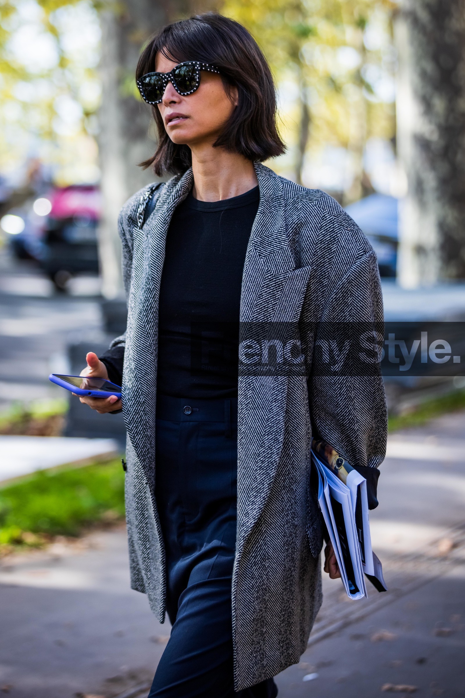 black pants, black sunglasses, black t-shirt, coat, grey coat, pants, strass sunglasses, sunglasses, t-shirt, street style, jonathan paciullo, FW, frenchystyle, fashion week, PFW, PARIS, SPRING SUMMER 2022, SS 22, vertical, atmosphere details