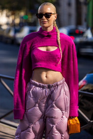 bag, braid, cateye sunglasses, cropped knitwear, fuschia knitwear, knitwear, orange bag, oversize pants, pants, pink pants, quilted pants, sunglasses, Thora Valdimars, fashion week, frenchystyle, FW, jonathan paciullo, street style, PFW, PARIS, SPRING SUMMER 2022, SS 22, vertical, atmosphere details