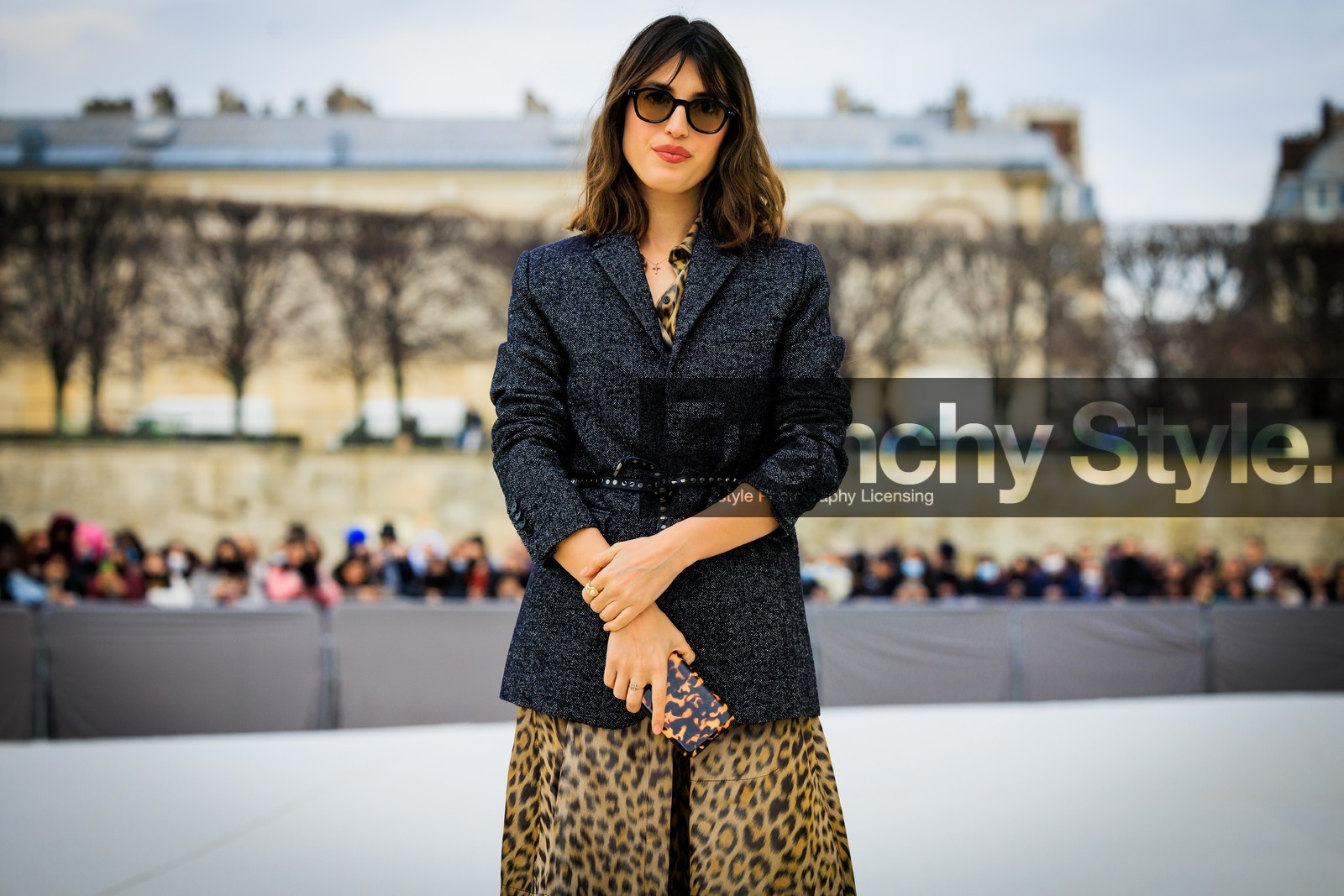 leopard print dress, midi dress, grey blazer, animal print skirt, dior, black sunglasses, studded belt, iphone, leopard print case, jeanne damas, fashion week, frenchystyle, FW, jonathan paciullo, street style, AUTUMN WINTER 2022-2023, FALL WINTER 2022_2023, FW 22-23, PFW, PARIS, horizontal, atmosphere details, detail