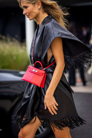 bag, birkin bag, black dress, dress, fringes, fringes dress, hermes bag, leather bag, leather dress, red bag, Xenia Adonts, fashion week, frenchystyle, FW, jonathan paciullo, street style, PFW, PARIS, SPRING SUMMER 2022, SS 22, vertical, atmosphere details
