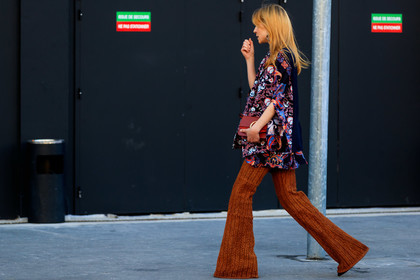 black shirt, brown pants, chloé, graphic jacket, leather bag, printed jacket, printed shirt, red bag, trousers, PARIS, PFW, street style, jonathan paciullo, FW, frenchystyle, fashion week, AUTUMN WINTER 2019-2020, AW 19-20, FALL WINTER 2019-2020, FW 19-20, horizontal, atmosphere details, full length
