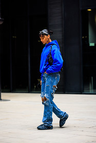 blue hoodie, balenciaga bag, black handbag, ripped jeans, denim, black sneakers, silver glasses, balenciaga, jamilla strand, fashion week, frenchystyle, FW, jonathan paciullo, street style, AUTUMN WINTER 2022-2023, FALL WINTER 2022_2023, FW 22-23, PFW, PARIS, vertical, full length, cagoule bag