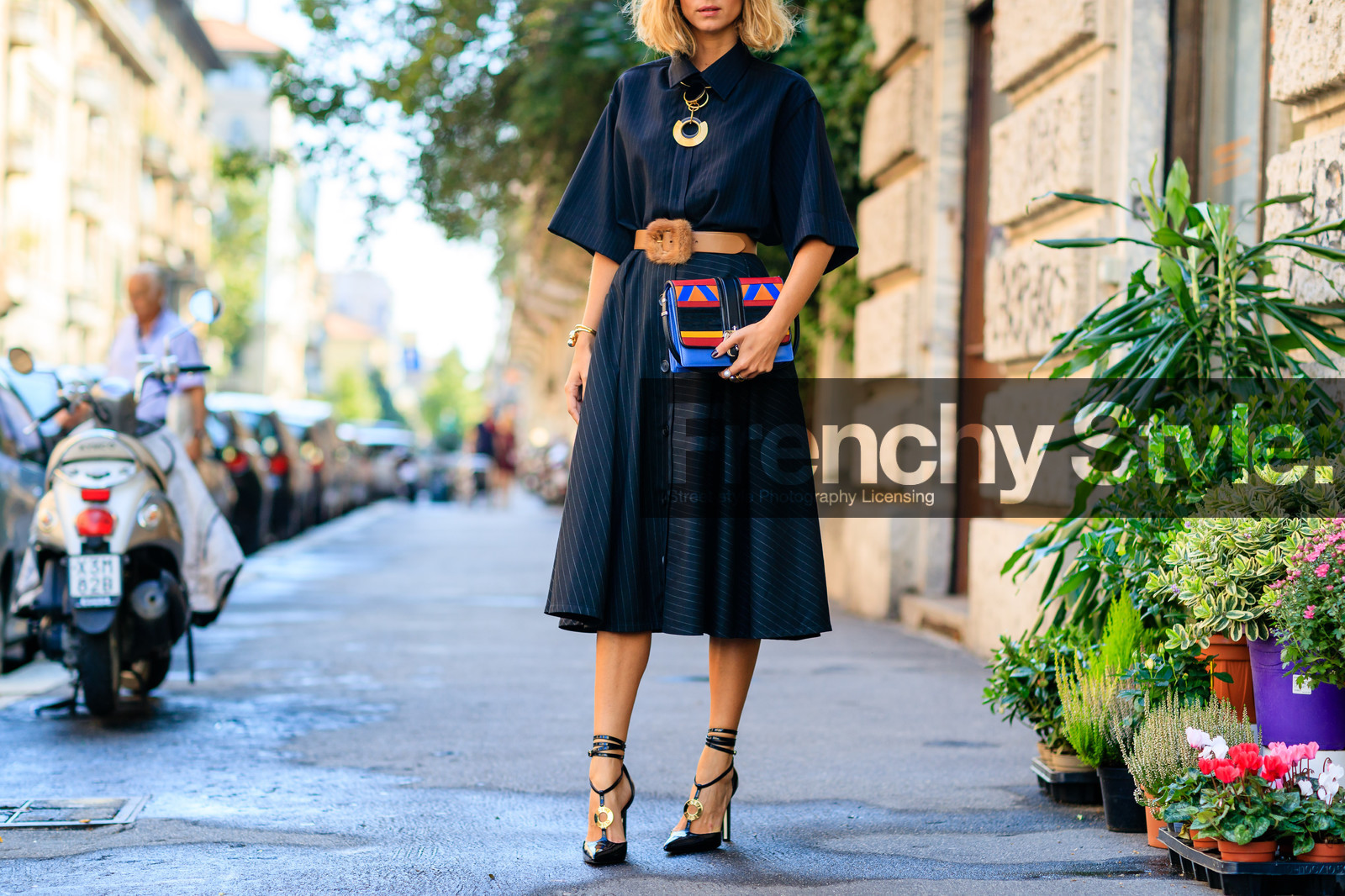 atmosphere details, black dress, black shoes, brown belt, candela novembre, detail, fashion week, frenchystyle, FW, graphic bag, high heels, horizontal, jonathan paciullo, leather bag, leather shoes, loewe, MFW, MILAN, multicolor bag, printed bag, shirt dress, SPRING SUMMER 2017, SS 17, street style