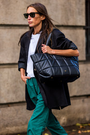 bag, black bag, black blazer, black sunglasses, blazer, Chloé Harrouche, green pants, leather bag, oversize bag, pants, quilted bag, sunglasses, t-shirt, tote bag, track pants, white t-shirt, lacoste, fashion week, frenchystyle, FW, jonathan paciullo, street style, PFW, PARIS, SPRING SUMMER 2022, SS 22, vertical, atmosphere details