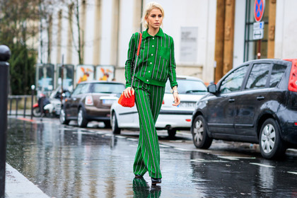 atmosphere details, AUTUMN WINTER 2017-2018, AW 17-18, caro daur, christian dior, FALL WINTER 2017-2018, fashion week, frenchystyle, full length, fur bag, FW, FW 17-18, graphic jacket, graphic pants, graphic suit, green jacket, green pants, green suit, horizontal, jonathan paciullo, leather bag, PARIS, PFW, printed jacket, printed pants, printed suit, red bag, street style, striped jacket, striped pants, striped suit, trousers