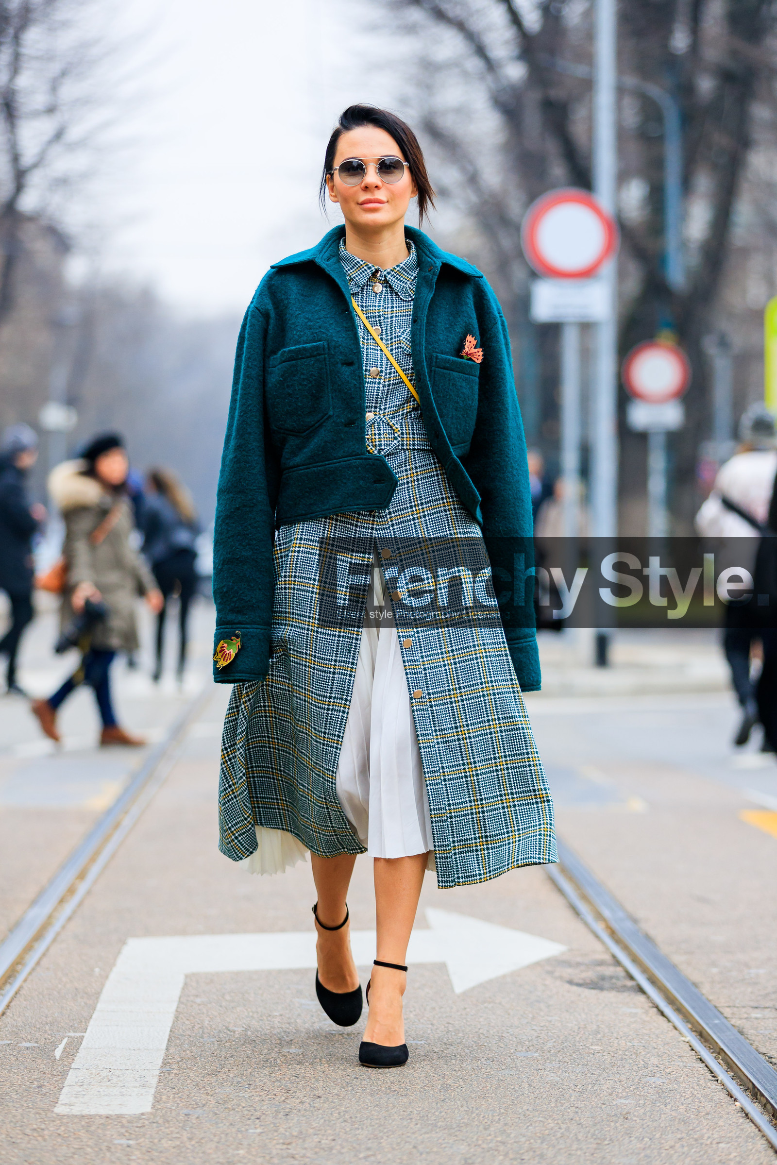 AUTUMN WINTER 2017-2018, AW 17-18, black shoes, checked dress, FALL WINTER 2017-2018, fashion week, frenchystyle, full length, FW, FW 17-18, graphic dress, green dress, green jacket, high heels, jonathan paciullo, leather shoes, MFW, MILAN, plaid, printed dress, street style, sunglasses, tartan, vertical