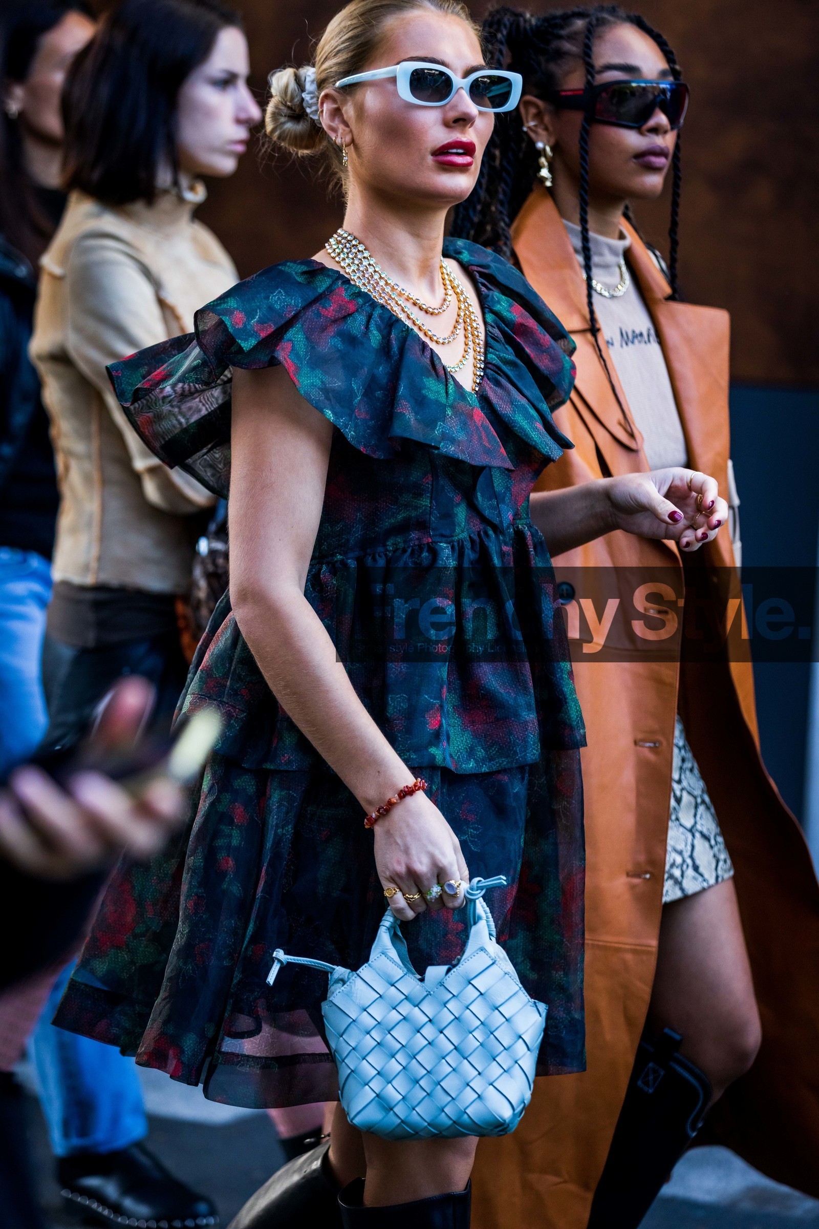 bag, blue sunglasses, dress, floral print, flower print, green dress, leather bag, Maria Wos, necklace, print, printed dress, rings, ruffles, sunglasses, twisted bag, street style, jonathan paciullo, FW, frenchystyle, fashion week, PFW, PARIS, SPRING SUMMER 2022, SS 22, vertical, atmosphere details