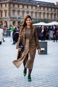 animal print, bag, beige coat, beige skirt, bicolor heels, black bag, black heels, brown coat, coat, green heels, heels, hermes bag, Laure Hériard-Dubreuil, leather bag, leopard coat, leopard print, midi skirt, plumetis tights, skirt, split, splited skirt, t-shirt, taupe t-shirt, fashion week, frenchystyle, FW, jonathan paciullo, street style, PFW, PARIS, SPRING SUMMER 2022, SS 22, vertical, full length