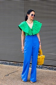 flared top, fluid pants, flared pants, heeled sandals, furry bag, handbag, necklace, sunglasses, rayban, fashion week, frenchystyle, FW, jonathan paciullo, street style, SPRING SUMMER 2022, SS 22, LFW, LONDON, vertical, full length