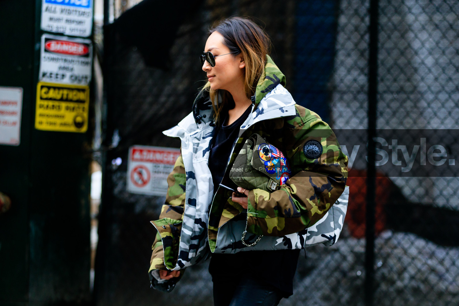 atmosphere details, AUTUMN WINTER 2017-2018, AW 17-18, camo jacket, camouflage, canada goose, chanel, detail, down jacket, embroidered bag, FALL WINTER 2017-2018, fashion week, frenchystyle, FW, FW 17-18, green bag, green jacket, horizontal, jonathan paciullo, leather bag, military jacket, NEW YORK, NYFW, printed jacket, street style, sunglasses, trousers