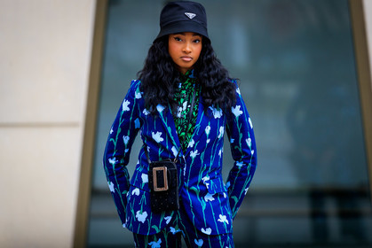 candace marie, black hat, prada hat, navy blue jacket, navy blue pants, navy blue suits, floral printed jacket, floral printed pants, floral printed shirt, green shirt, light blue jacket, light blue pants, light blue suits, fur bag, black bag, studs details bag, big buckle bag, crossbody bag, mini bag, fashion week, frenchystyle, FW, jonathan paciullo, street style, NYFW, NEW YORK, AUTUMN WINTER 2020-2021, FALL WINTER 2020-2021, FW 20-21, horizontal, atmosphere details, detail