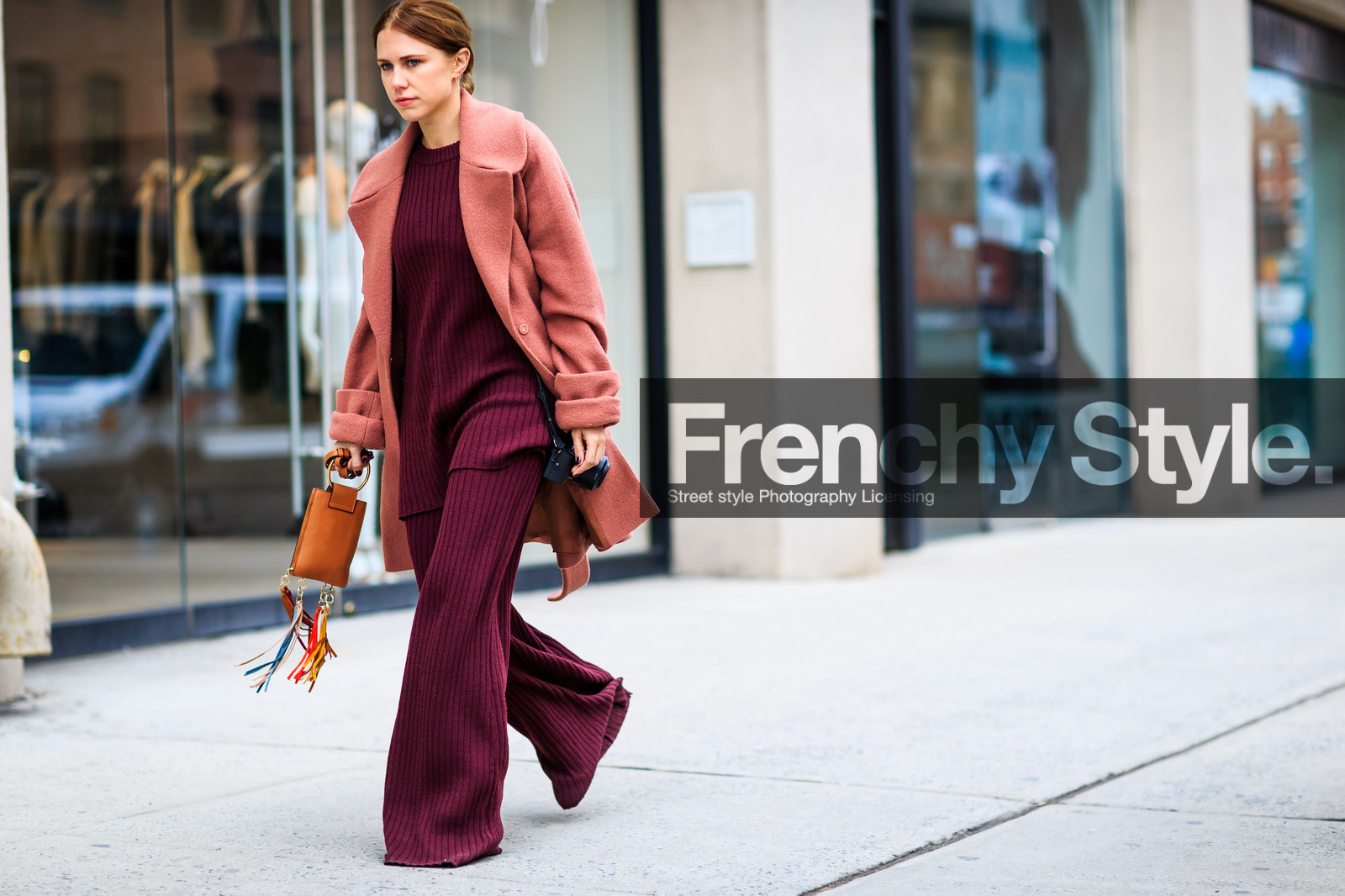 atmosphere details, AUTUMN WINTER 2016-2017, AW 16-17, brown bag, camel bag, chloe, courtney trop, FALL WINTER 2016-2017, fashion week, frenchystyle, fringes, full length, FW, FW 16-17, horizontal, jonathan paciullo, leather bag, mini bag, NEW YORK, NYFW, oversize, pink coat, pink top, pink trousers, pompons, street style, tone on tone, total look pink, total look red, wide pants, woman