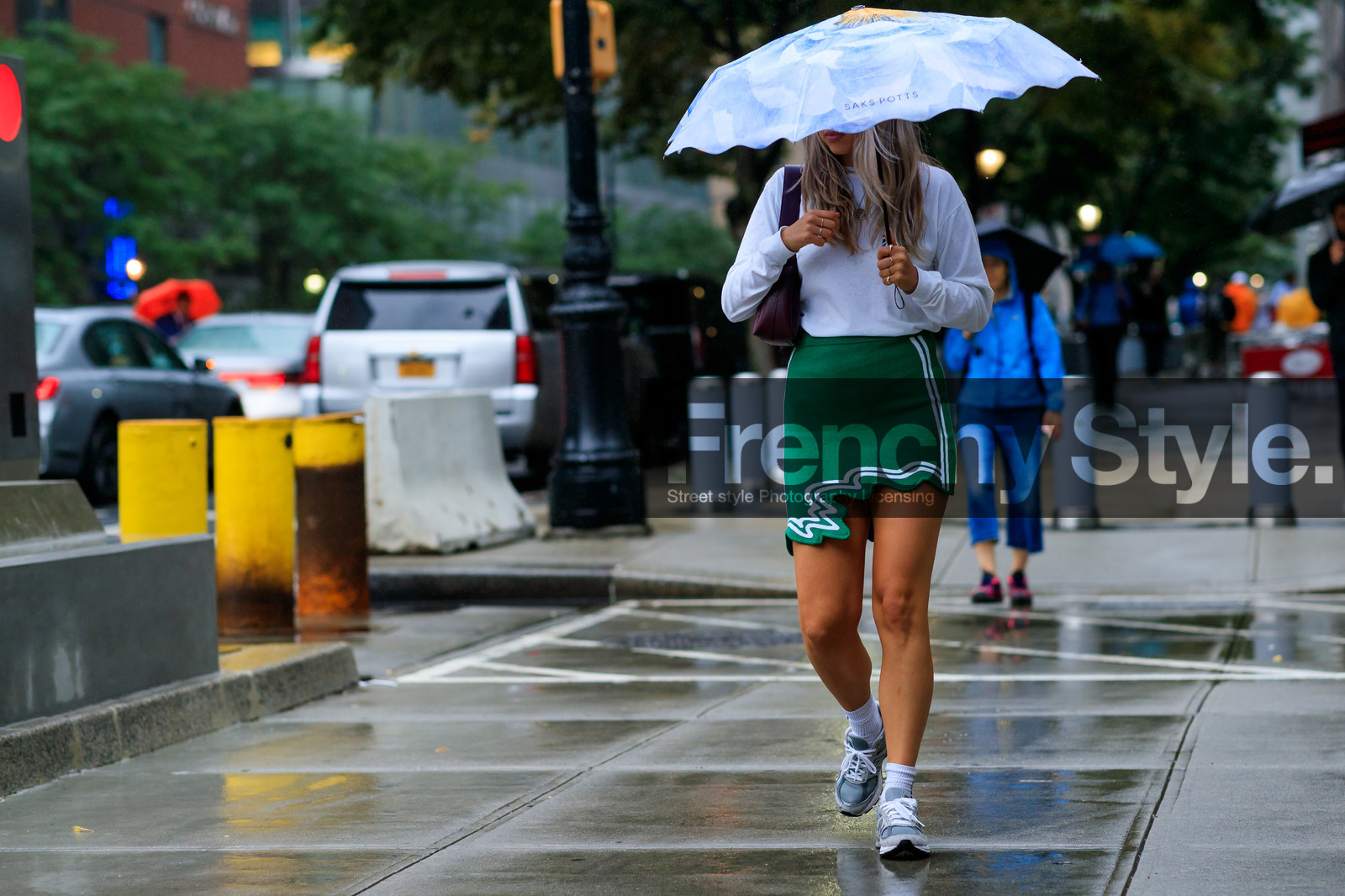 aemilia madden, bordeaux, burgundy, graphic skirt, green skirt, grey sneakers, leather bag, leather shoes, necklace, printed skirt, purple bag, umbrella, white sweater, fashion week, frenchystyle, FW, jonathan paciullo, street style, NEW YORK, NYFW, SPRING SUMMER 2020, SS 20, horizontal, atmosphere details, full length