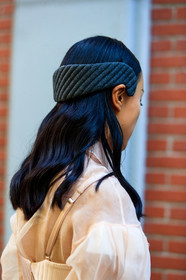 hair details, make up details, black eyeliner, headband, close up detail, fashion week, frenchystyle, FW, jonathan paciullo, street style, MFW, MILAN, SPRING SUMMER 2021, SS 21, vertical, detail