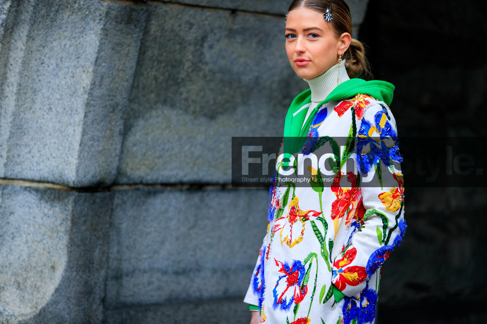 earrings, embroidered coat, embroideries, floral, flowers, graphic jacket, hood, printed coat, printed jacket, white coat, white sweater, street style, jonathan paciullo, FW, frenchystyle, fashion week, NYFW, NEW YORK, AUTUMN WINTER 2018-2019, AW 18-19, FALL WINTER 2018-2019, FW 18-19, atmosphere details, horizontal, detail, emili sindlev