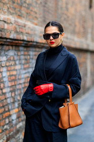 black jacket, black shorts, black turtleneck, blazer, camel bag, leather bag, leather gloves, red gloves, red lips, sunglasses, fashion week, frenchystyle, FW, jonathan paciullo, street style, MFW, MILAN, AUTUMN WINTER 2018-2019, FALL WINTER 2018-2019, FW 18-19, vertical, detail, atmosphere details, doina ciobanu