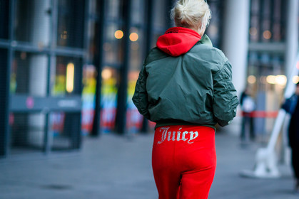 back detail, bomber jacket, green jacket, hoodie, juicy couture, red pants, red sweater, sweatpants, trousers, vêtements, fashion week, frenchystyle, FW, jonathan paciullo, street style, PFW, PARIS, SPRING SUMMER 2017, SS 17, HAUTE COUTURE, atmosphere details, detail, horizontal