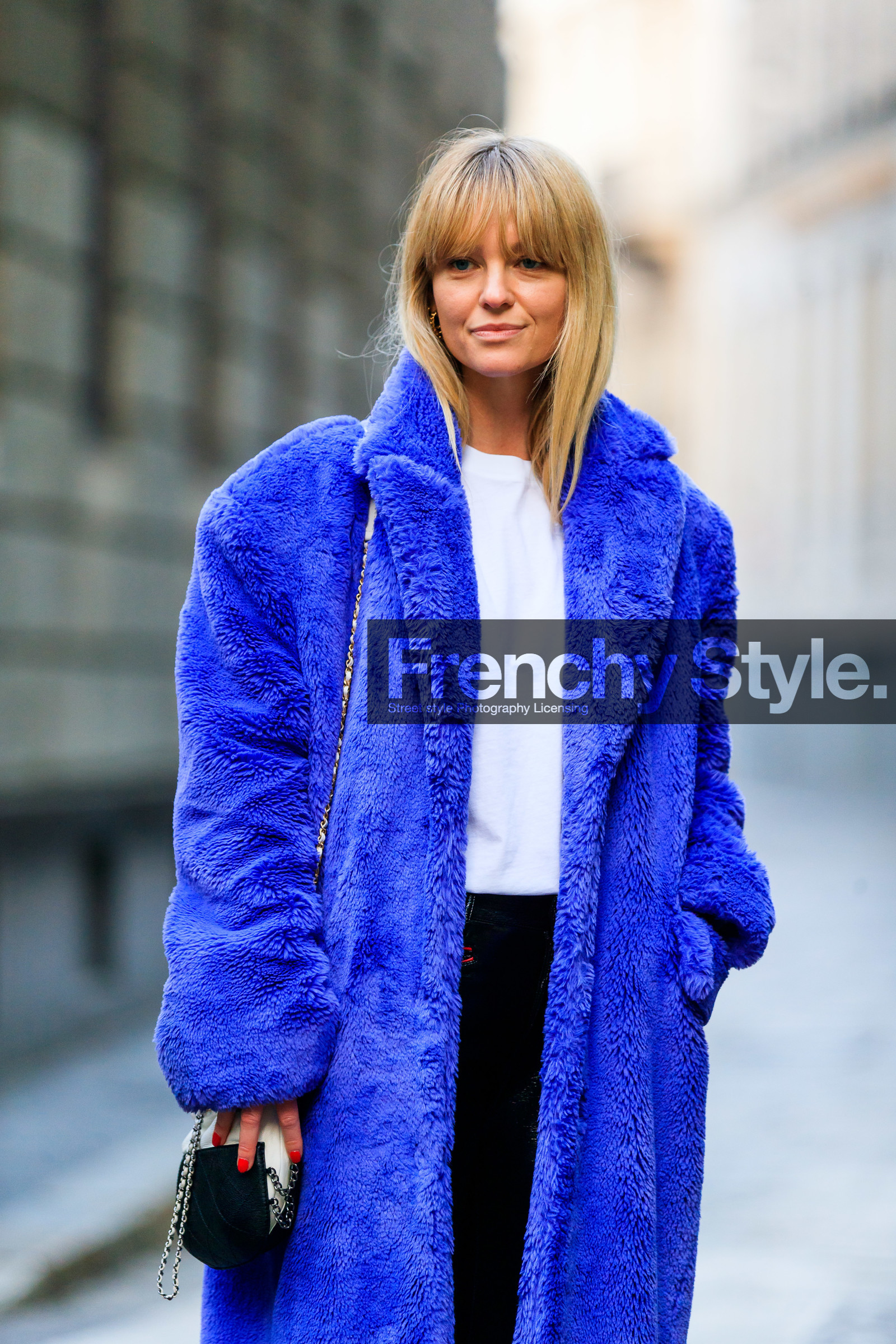 black and white bag, black pants, blue fur coat, graphic bag, jeanette madsen, leather bag, leather pants, printed bag, trousers, white t shirt, MILAN, MFW, fashion week, frenchystyle, FW, jonathan paciullo, street style, AUTUMN WINTER 2019-2020, AW 19-20, FALL WINTER 2019-2020, FW 19-20, vertical, atmosphere details, detail