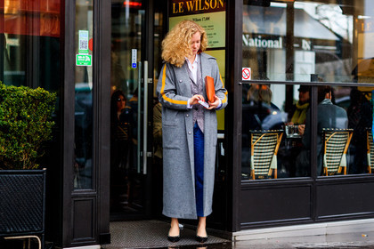 atmosphere details, AUTUMN WINTER 2017-2018, AW 17-18, black shoes, camel bag, FALL WINTER 2017-2018, fashion week, frenchystyle, full length, FW, FW 17-18, grey coat, high heels, horizontal, jonathan paciullo, leather shoes, PARIS, PFW, street style