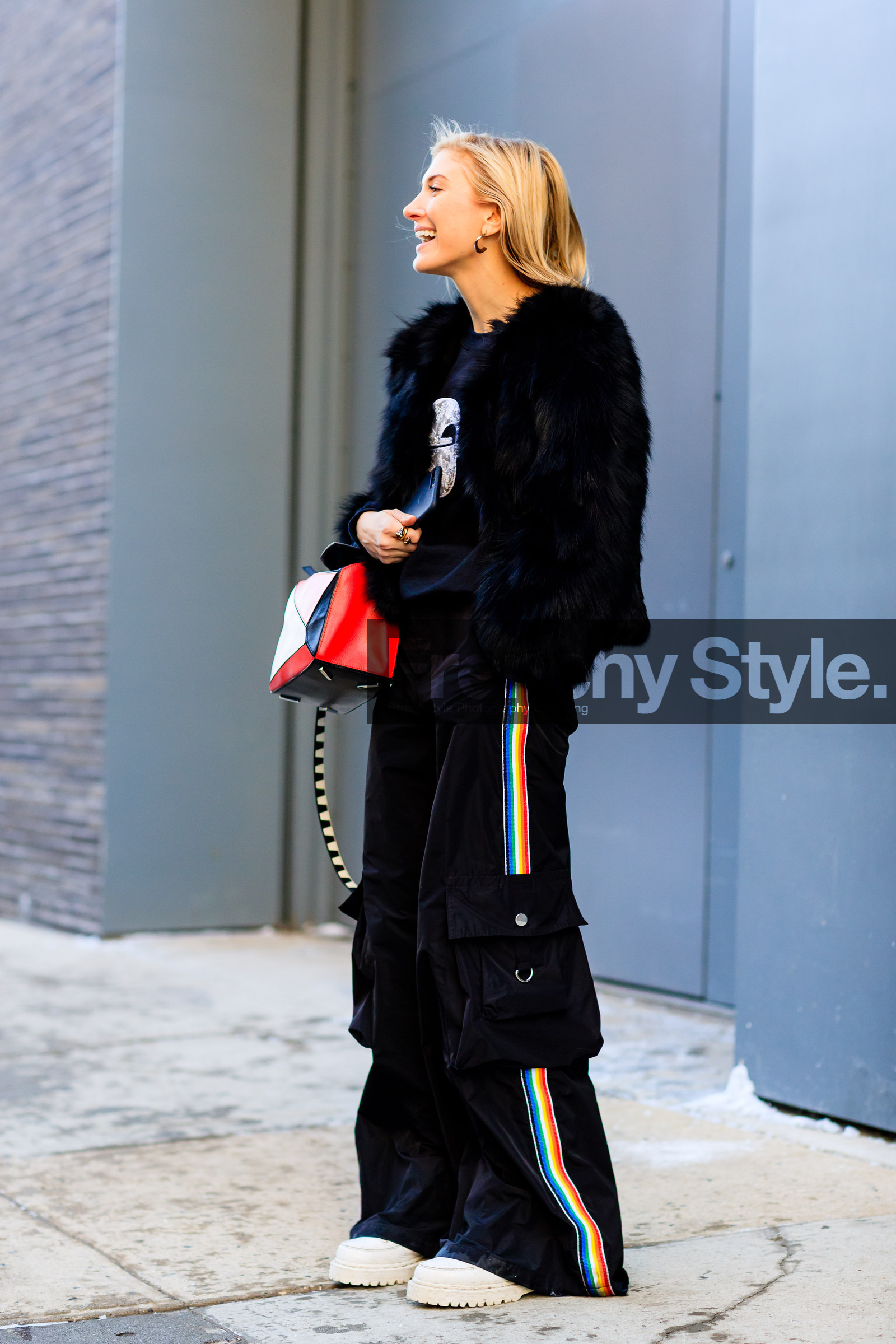 AUTUMN WINTER 2017-2018, AW 17-18, black fur coat, black pants, black t shirt, FALL WINTER 2017-2018, fashion week, frenchystyle, full length, fur jacket, FW, FW 17-18, graphic bag, jonathan paciullo, leather bag, loewe, NEW YORK, NYFW, printed bag, red bag, street style, trousers, vertical, white sneakers, wide pants