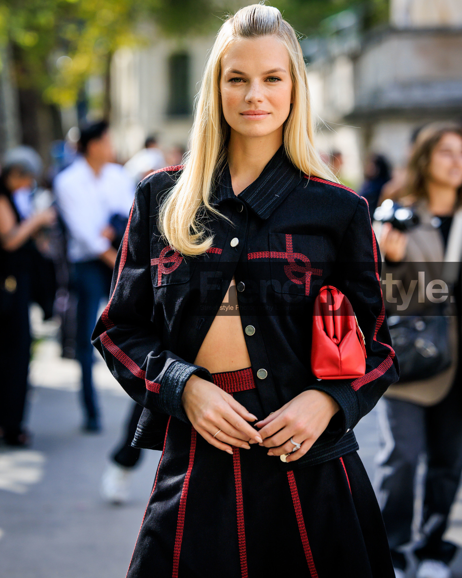 PARIS, PFW, fashion week, frenchystyle, FW, jonathan paciullo, street style, SPRING SUMMER 2024, SS 24, vertical, atmosphere details, detail