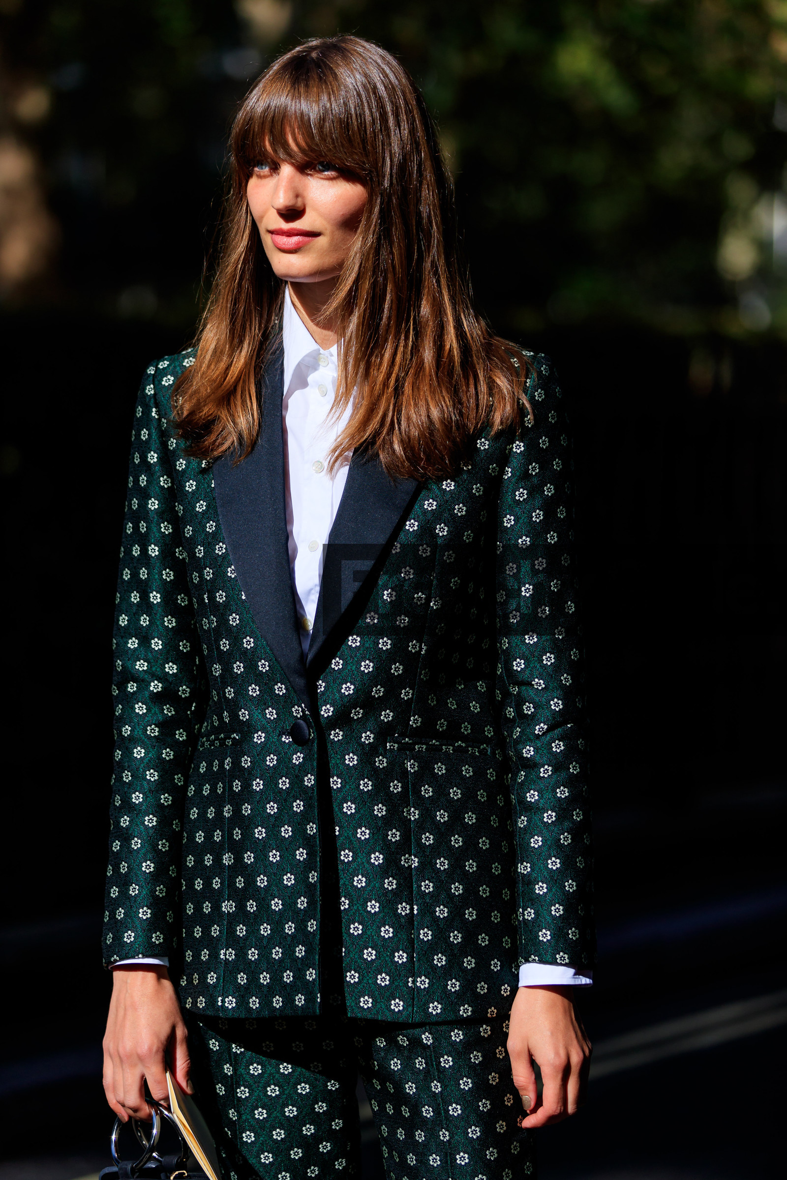 blazer, graphic jacket, green jacket, printed jacket, trousers, white shirt, fashion week, frenchystyle, FW, jonathan paciullo, street style, LFW, LONDON, SPRING SUMMER 2019, SS 19, vertical, detail, atmosphere details