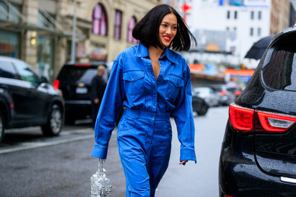 blue jumpsuit, leather bag, red lips, Tiffany Hsu, transparent bag, trousers, street style, jonathan paciullo, FW, frenchystyle, fashion week, NYFW, NEW YORK, SPRING SUMMER 2019, SS 19, atmosphere details, horizontal, detail