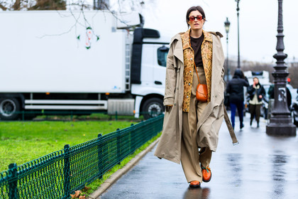 atmosphere details, AUTUMN WINTER 2017-2018, AW 17-18, back detail, brown coat, earrings, FALL WINTER 2017-2018, fashion week, frenchystyle, full length, FW, FW 17-18, horizontal, jonathan paciullo, leather bag, leather coat, louis vuitton, PARIS, PFW, red coat, street style, sunglasses