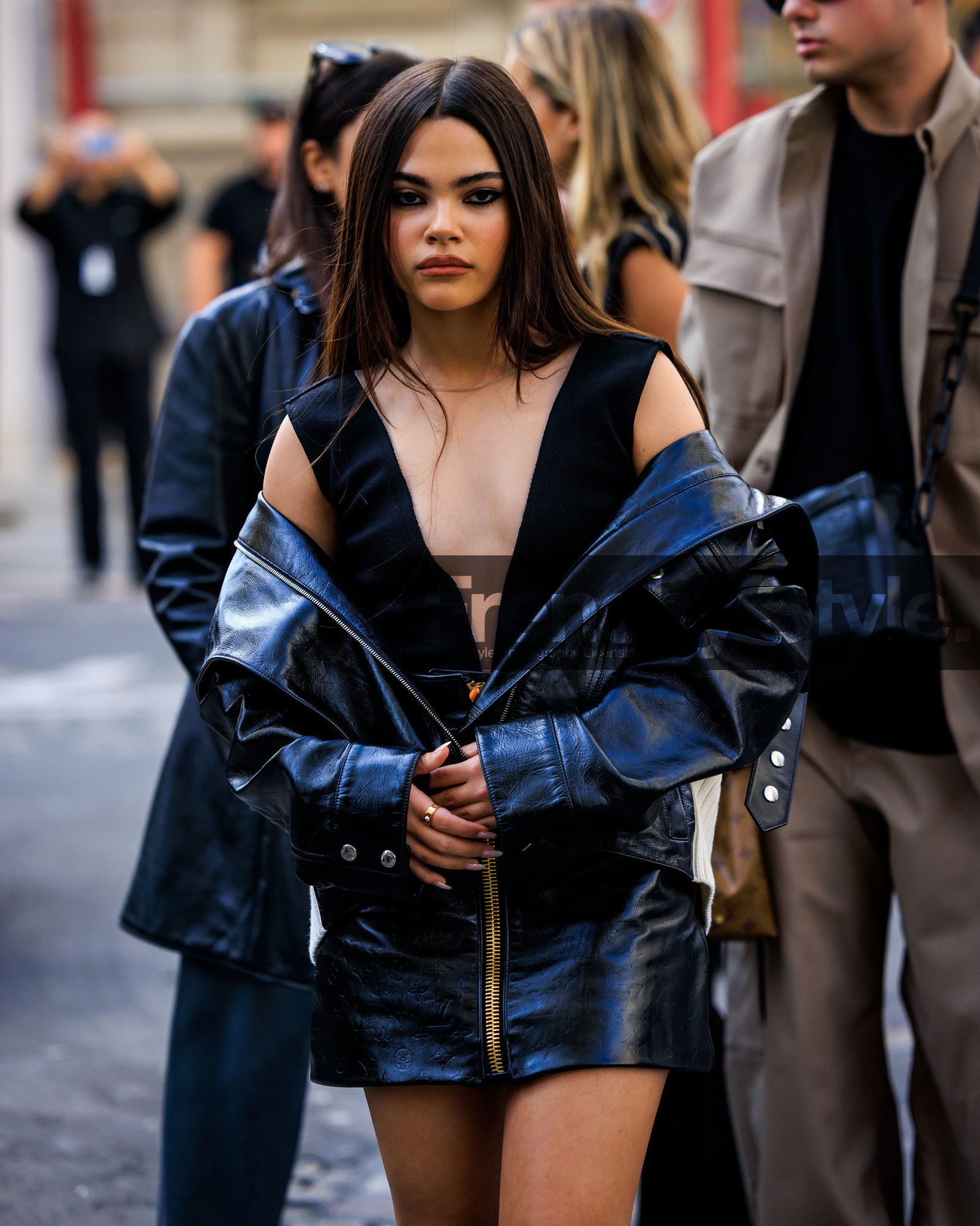PARIS, PFW, fashion week, frenchystyle, FW, jonathan paciullo, street style, SPRING SUMMER 2024, SS 24, vertical, atmosphere details, detail