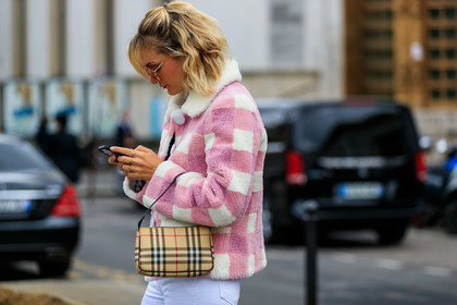 adenorah, beige bag, burberry, checked, denim pants, fur jacket, gingham, graphic bag, graphic jacket, jeans, leather bag, pink fur, pink jacket, plaid, printed bag, printed jacket, sunglasses, tartan, white denim, PARIS, PFW, street style, jonathan paciullo, FW, frenchystyle, fashion week, AUTUMN WINTER 2019-2020, AW 19-20, FALL WINTER 2019-2020, FW 19-20, horizontal, atmosphere details, detail