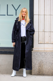 black coat, black pants, high heels, leather pants, leather shoes, trousers, vinyl, white boots, white t shirt, street style, jonathan paciullo, FW, frenchystyle, fashion week, NYFW, NEW YORK, AUTUMN WINTER 2018-2019, AW 18-19, FALL WINTER 2018-2019, FW 18-19, vertical, full length, holly estelle russell, Holly Russell
