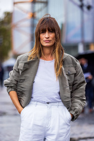 Caroline de Maigret, jacket, khaki jacket, pants, tshirt, white denim, white pants, white tshirt, fashion week, frenchystyle, FW, jonathan paciullo, street style, PFW, PARIS, SPRING SUMMER 2022, SS 22, vertical, atmosphere details