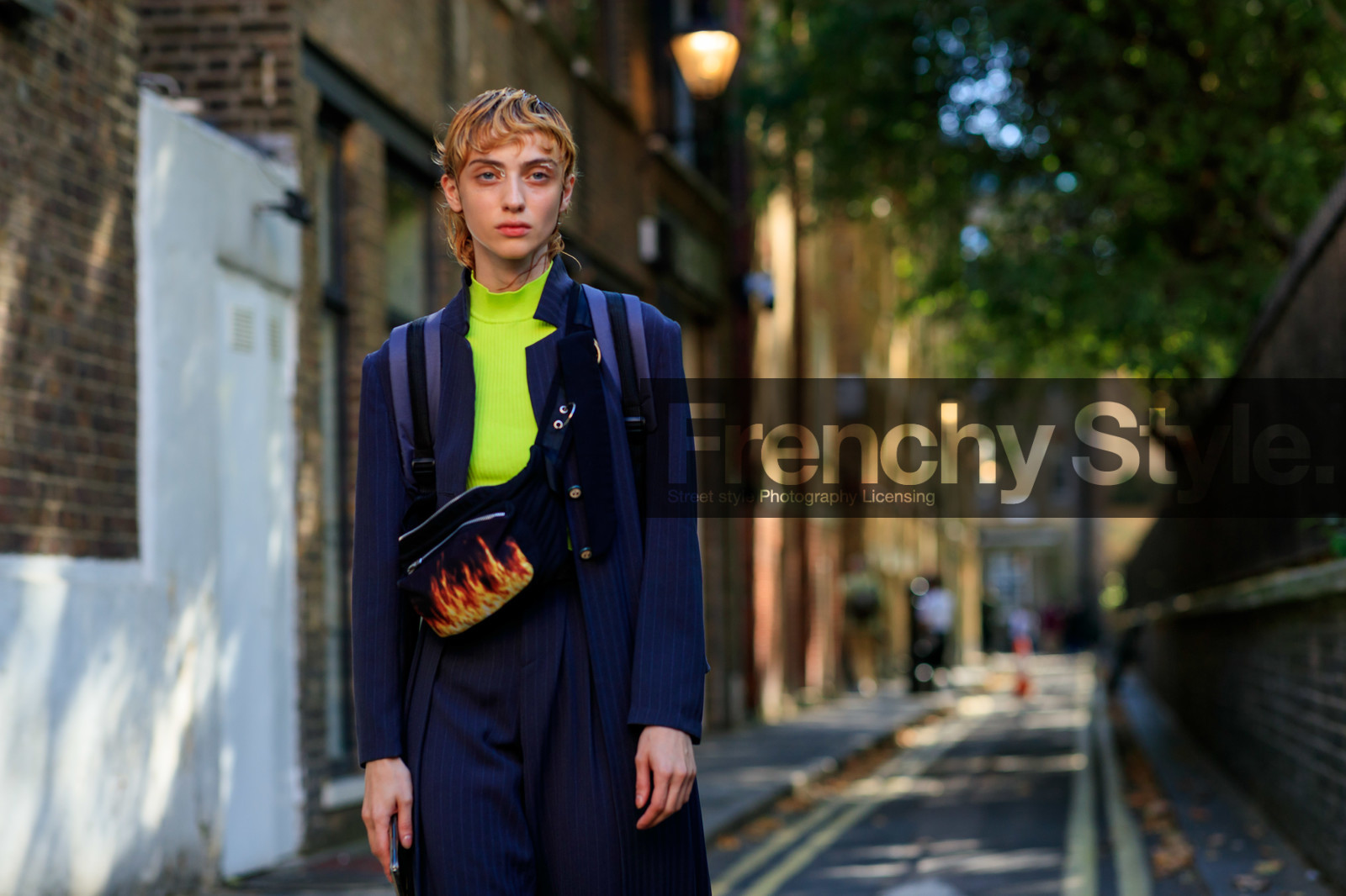 model, neon top, navy suits, white eyeliner, waist bag, striped jacket, navy blue jacket, long jacket, fire printed bag, fashion week, frenchystyle, FW, jonathan paciullo, street style, atmosphere details, horizontal, detail