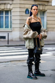 off white bag, off white top, off white shoes, off white boots, sleeveless top, strapless top, black top, black pants, black leather bag, quilted bag, golden chain strap bag, vinyl pants, black leather boots, flat boots, high boots, laced boots, golden jacket, oversize jacket, oversize bombers, golden bomber, pearl necklace, golden necklace, silvered necklace, off white sunglasses, black sunglasses, square shape glasses, hera pradel, fashion week, frenchystyle, FW, jonathan paciullo, street style, PFW, PARIS, AUTUMN WINTER 2021-2022, FALL WINTER 2021-2022, FW 21-22, vertical, full length
