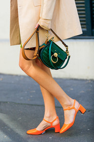 beige jacket, chloé, estelle pigault, green bag, leather bag, leather shoes, orange shoes, fashion week, frenchystyle, FW, jonathan paciullo, street style, PFW, PARIS, AUTUMN WINTER 2019-2020, AW 19-20, FALL WINTER 2019-2020, FW 19-20, vertical, atmosphere details, detail