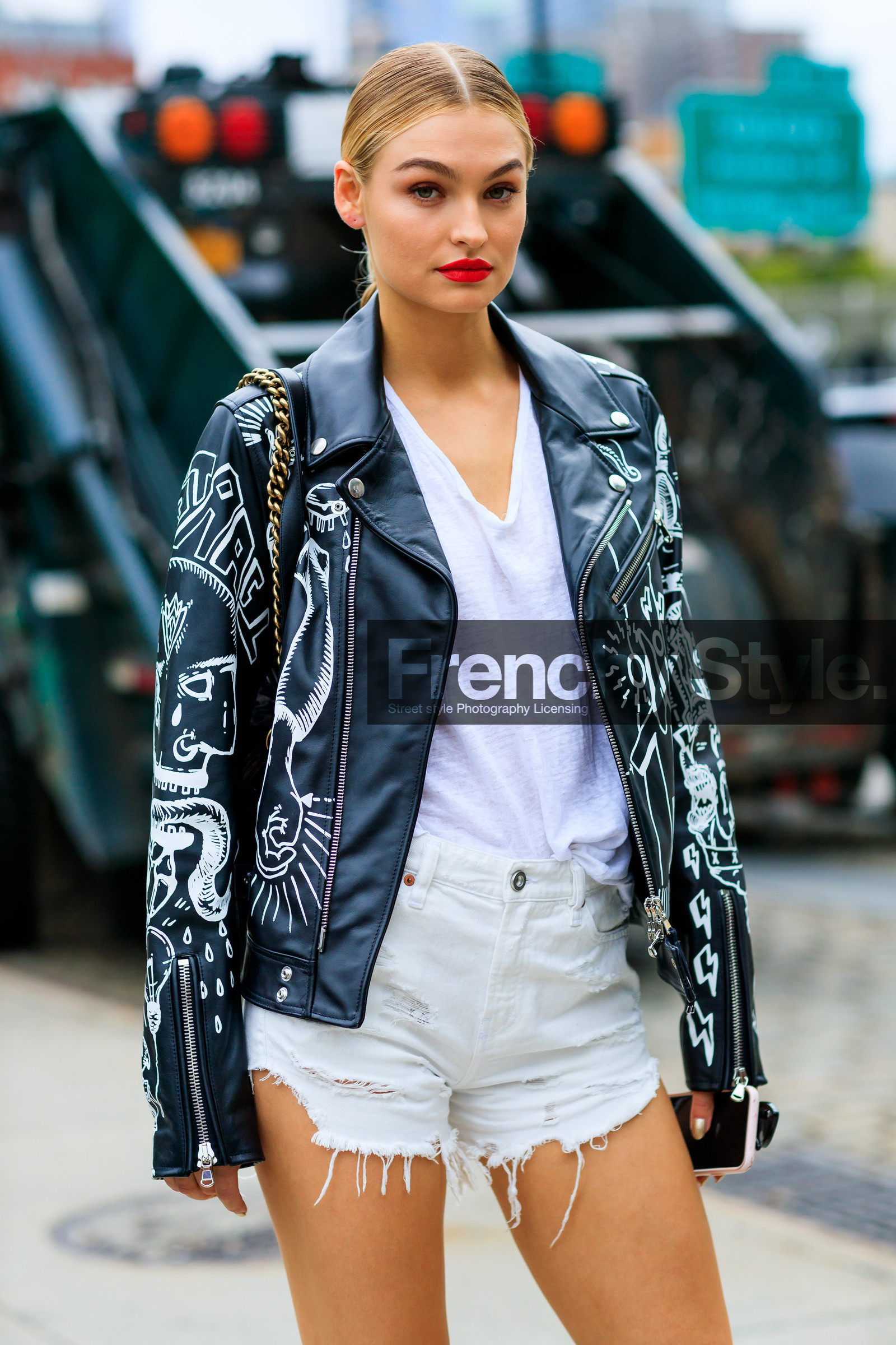 black jacket, denim shorts, drawings, graphic jacket, leather jacket, leather perfecto, printed jacket, red lips, white denim, white t shirt, model, fashion week, frenchystyle, FW, jonathan paciullo, street style, NYFW, NEW YORK, SPRING SUMMER 2019, SS 19, vertical, detail, atmosphere details