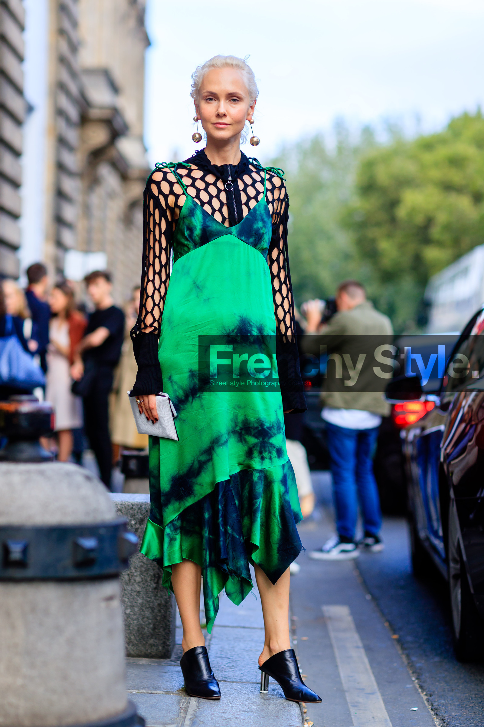 black mules, black top, earrings, fashion week, fishnet, frenchystyle, full length, FW, green dress, high heels, jonathan paciullo, laser cut, leather shoes, olga karput, PARIS, PFW, printed dress, SPRING SUMMER 2017, SS 17, street style, tie & die, vertical, vêtements