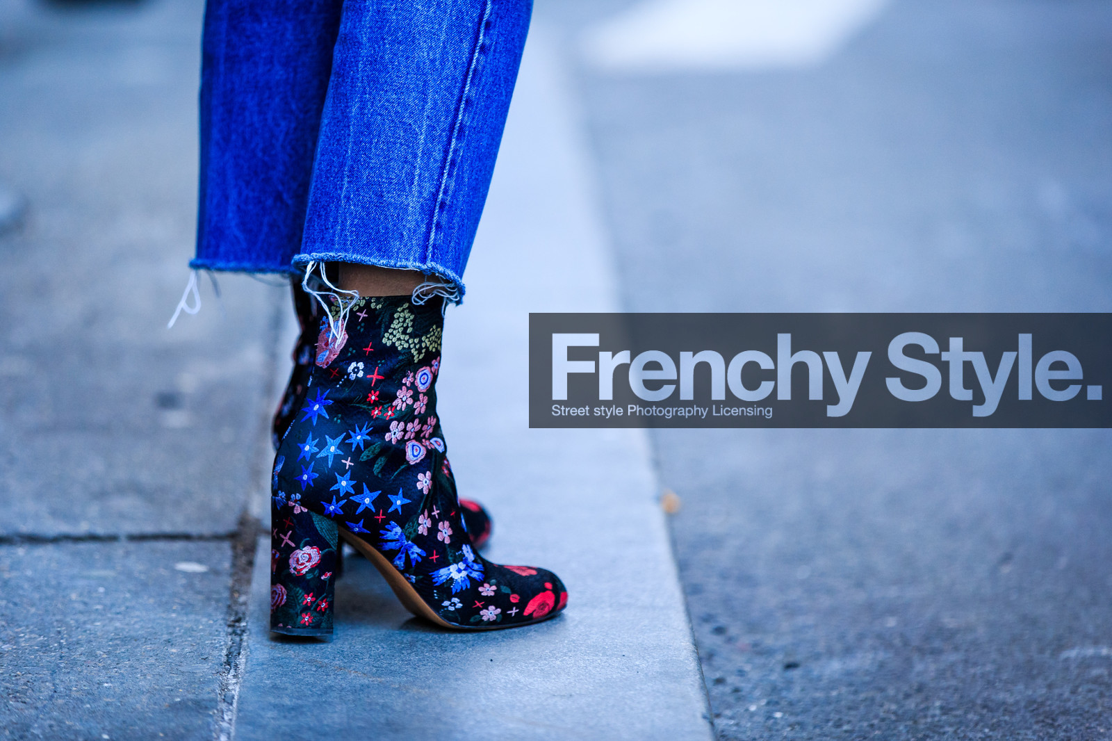atmosphere details, AUTUMN WINTER 2016-2017, AW 16-17, blue denim, denim pants, detail, embroidered shoes, embroideries, fashion week, frenchystyle, FW, FW 16-17, high heels, horizontal, jeans, jonathan paciullo, multicolor, NEW YORK, NYFW, street style, trousers, woman